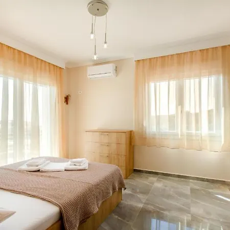 Casa Di Irene Луксозна вила Неа Скиони